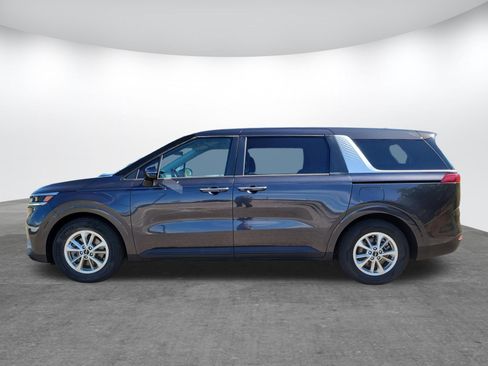 Used 2023 Kia Carnival LX FWD image 2
