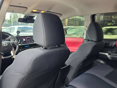 Used 2021 Toyota Tacoma SR5 AWD/4WD image 28