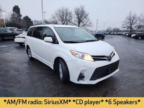 Used 2019 Toyota Sienna LE image 2