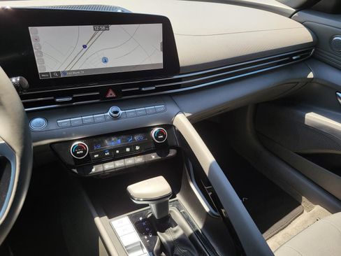 Used 2023 Hyundai Elantra SEL w/ Convenience Package FWD image 18