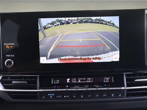 Used 2025 Toyota Sienna Limited FWD image 25