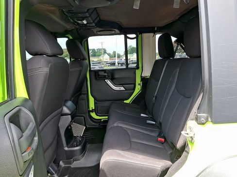 Used 2013 Jeep Wrangler Unlimited Rubicon w/ Connectivity Group AWD/4WD image 10