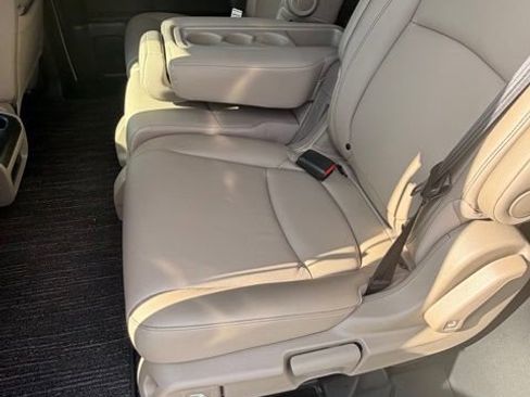 Used 2023 Honda Odyssey Touring image 17