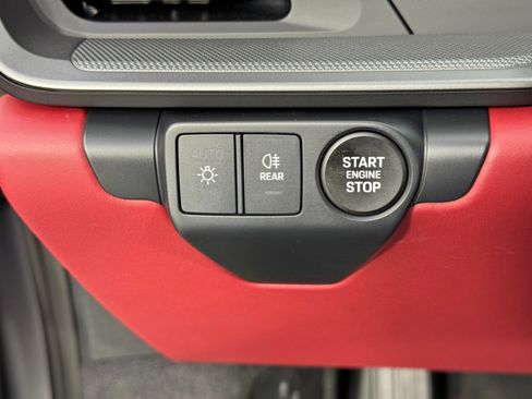 Used 2025 Porsche 911 Carrera RWD image 17