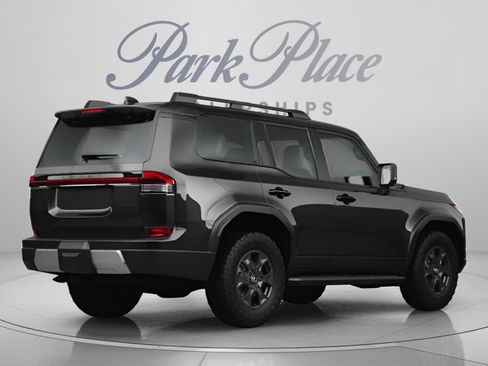 Used 2025 Lexus GX 550 w/ Accessory Package (2T) AWD/4WD image 3