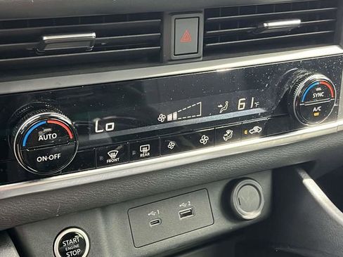 Used 2023 Nissan Rogue SV FWD image 30