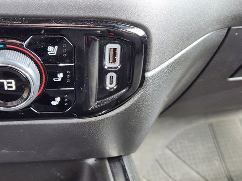Used 2025 Chevrolet Silverado 2500 ZR2 AWD/4WD image 17