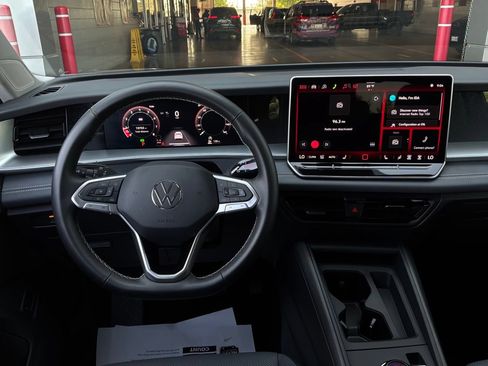 Used 2026 Volkswagen Tiguan SE FWD image 16