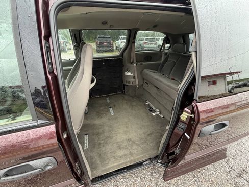 Used 2003 Dodge Grand Caravan SE FWD image 15