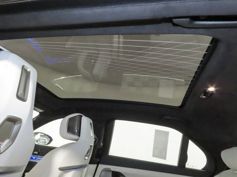 Used 2025 BMW i7 eDrive50 w/ Executive Package image 9