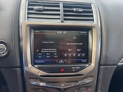 Used 2013 Lincoln MKX AWD image 20