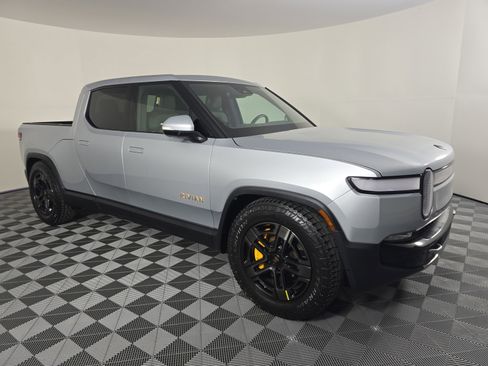 Used 2022 Rivian R1T Adventure image 7