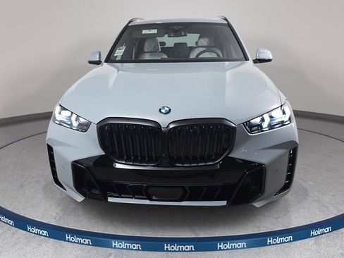 New 2026 BMW X5 xDrive40i w/ M Sport Package AWD/4WD image 2
