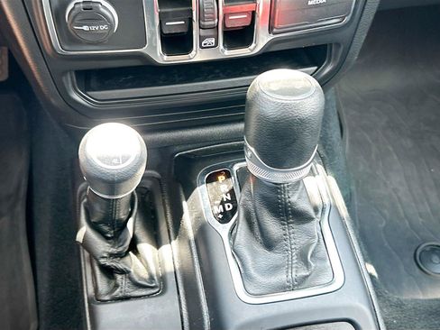 Used 2022 Jeep Wrangler Unlimited Sport AWD/4WD image 26