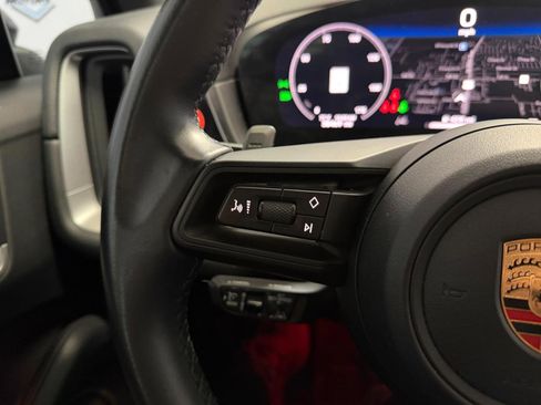 Used 2024 Porsche Cayenne image 27