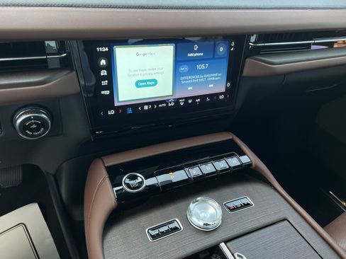 Certified 2025 Lincoln Navigator Reserve AWD/4WD image 12