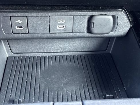 Used 2024 Toyota Prius Prime FWD image 21