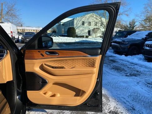 Used 2023 Jeep Grand Cherokee Summit image 29