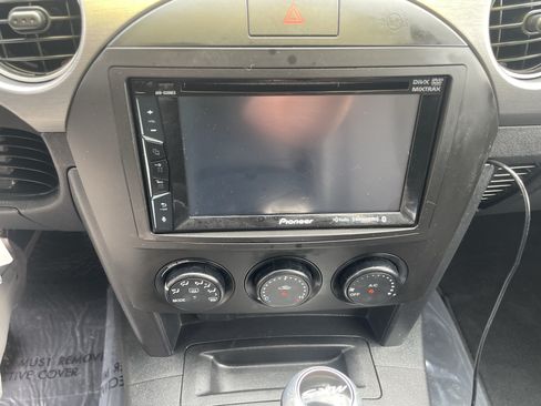 Used 2006 MAZDA MX-5 Miata Sport w/ Appearance Pkg RWD image 19