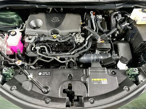 Certified 2024 Toyota Sienna XLE FWD image 30