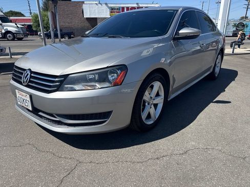 Used 2012 Volkswagen Passat 2.5 SE FWD image 2
