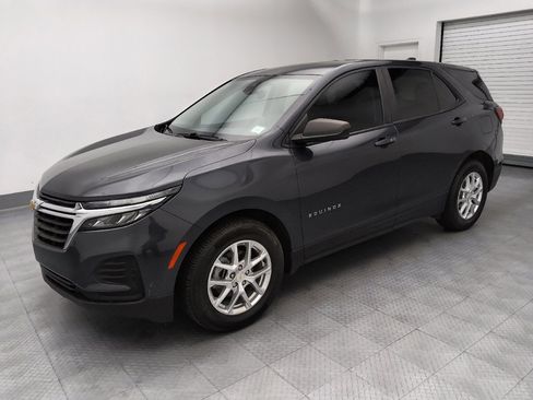 Used 2022 Chevrolet Equinox LS w/ LS Convenience Package FWD image 2