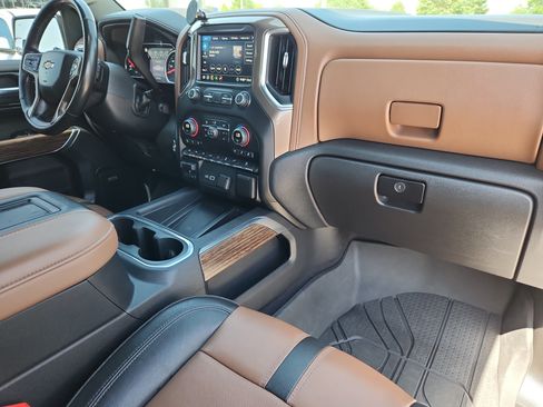 Used 2020 Chevrolet Silverado 1500 High Country w/ Technology Package AWD/4WD image 16