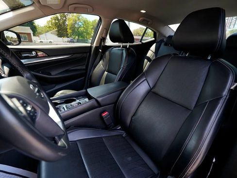 Used 2022 Nissan Maxima SV w/ Floor Mat Group FWD image 23