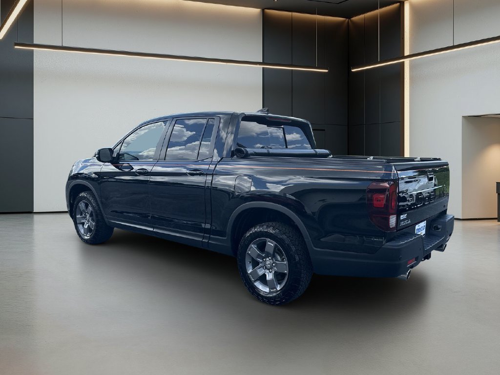 Used 2025 Honda Ridgeline TrailSport image 3