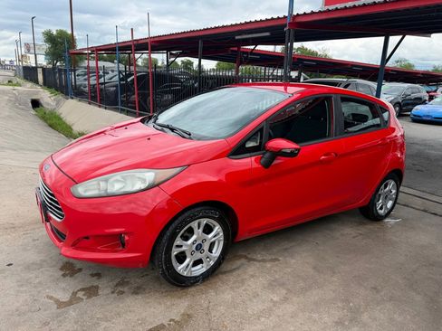 Used 2015 Ford Fiesta SE FWD image 4