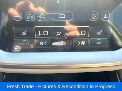 Used 2024 Subaru Outback Premium AWD/4WD image 13