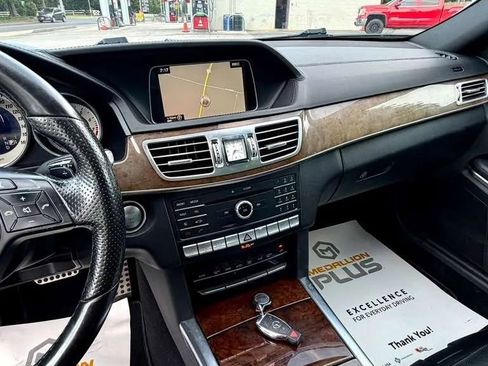 Used 2016 Mercedes-Benz E 400 4MATIC Sedan image 11