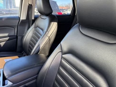 Used 2022 Ford Edge SEL image 8