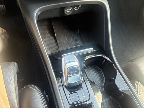 Used 2023 Volvo XC40 B5 Plus w/ Climate Package AWD/4WD image 11