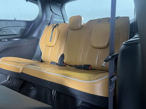 Used 2023 Chrysler Pacifica Pinnacle image 29