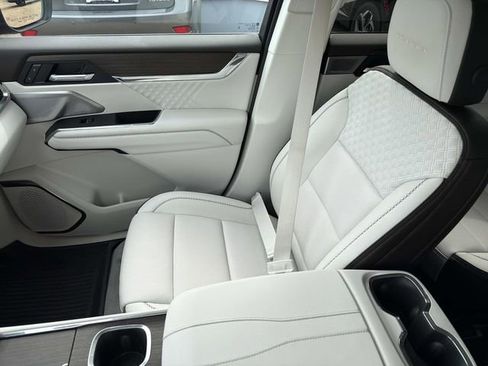 Used 2024 GMC Acadia Denali w/ Super Cruise Package FWD image 21