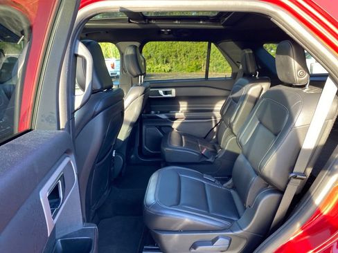 Used 2020 Ford Explorer XLT w/ Equipment Group 202A AWD/4WD image 8