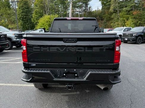 Used 2024 Chevrolet Silverado 2500 Custom w/ Custom Convenience Package image 6