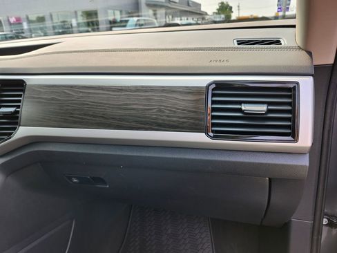 Certified 2023 Volkswagen Atlas SE w/ Panoramic Sunroof Package image 23