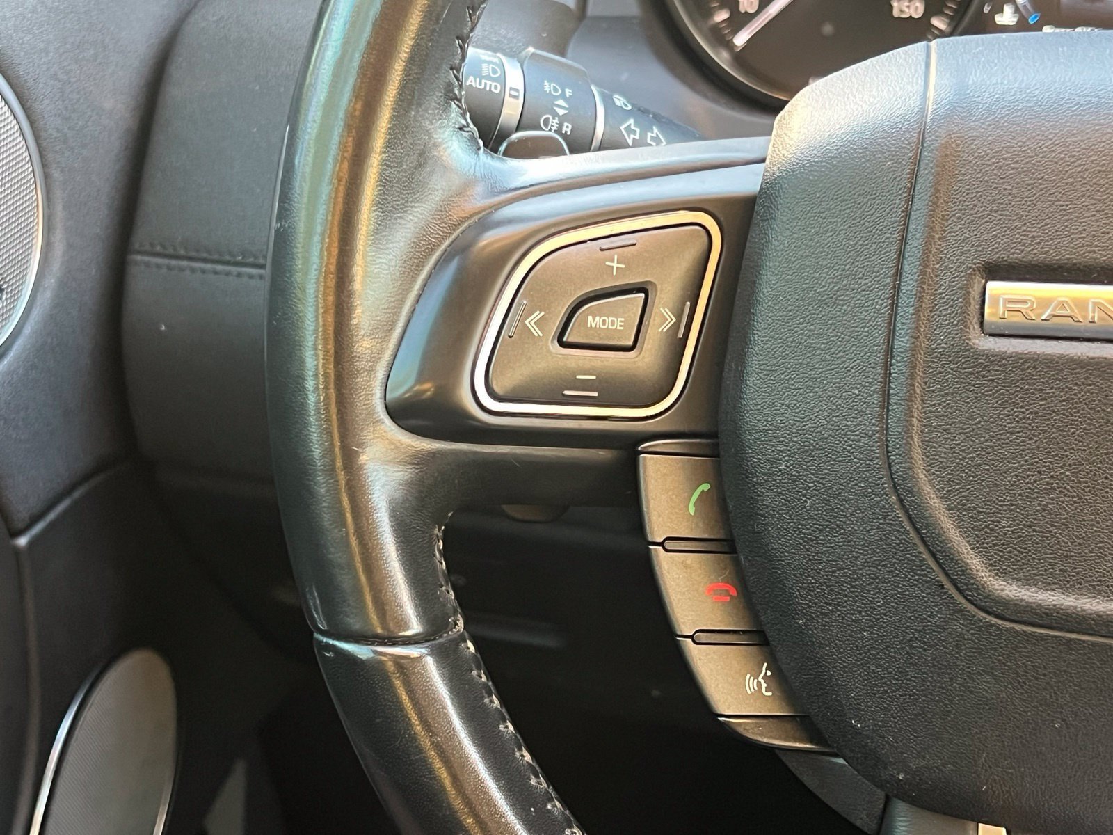 Used 2018 Land Rover Range Rover Evoque HSE AWD/4WD image 29