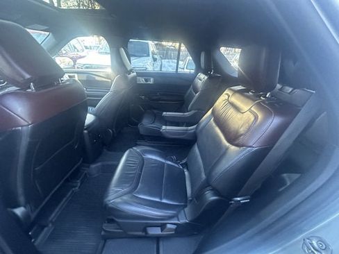 Used 2022 Ford Explorer Platinum w/ Equipment Group 601A image 10