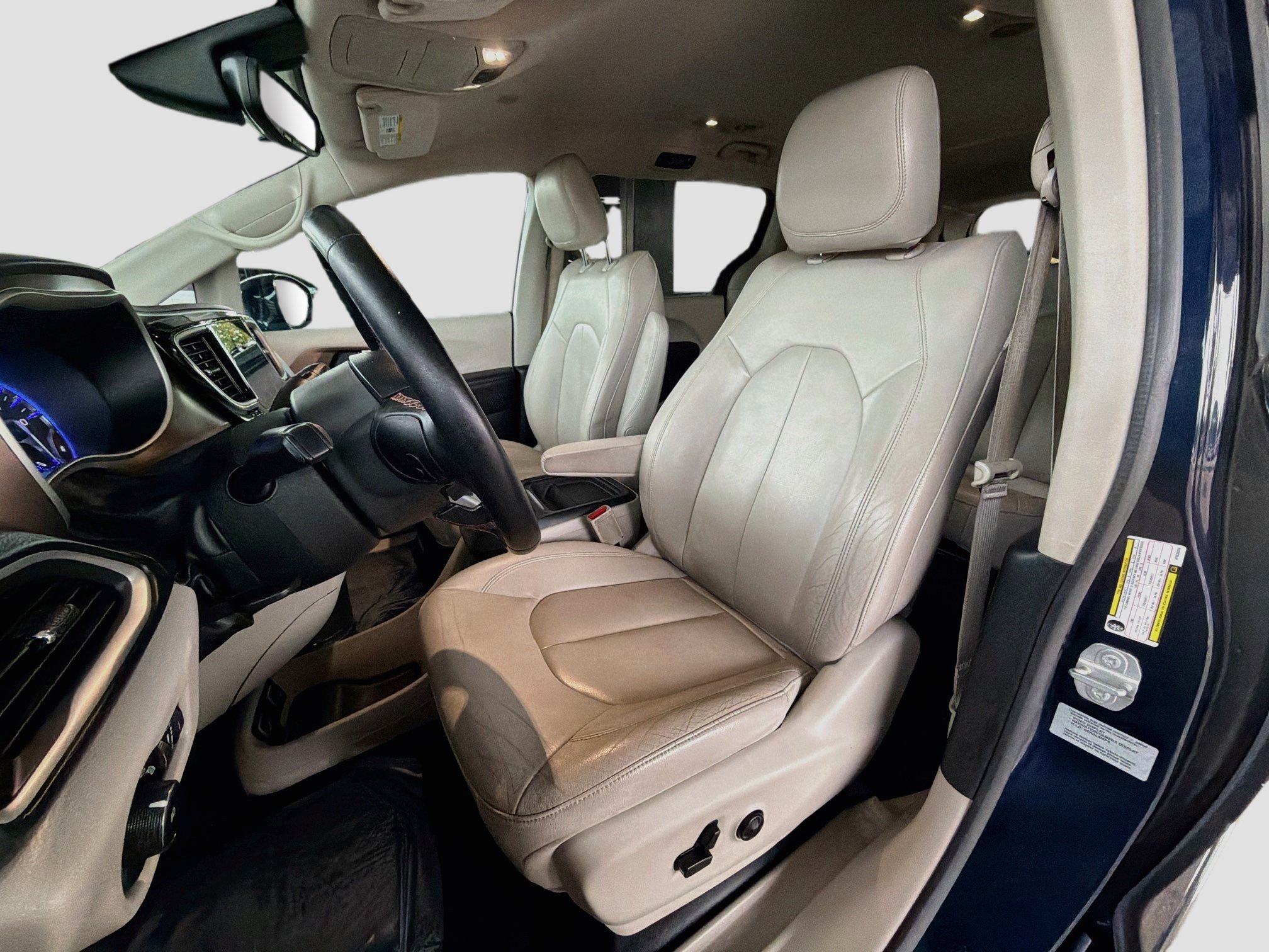 Used 2017 Chrysler Pacifica Touring-L FWD image 13