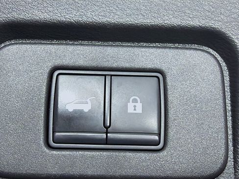 Used 2022 Nissan Rogue SV w/ SV Premium Package FWD image 29