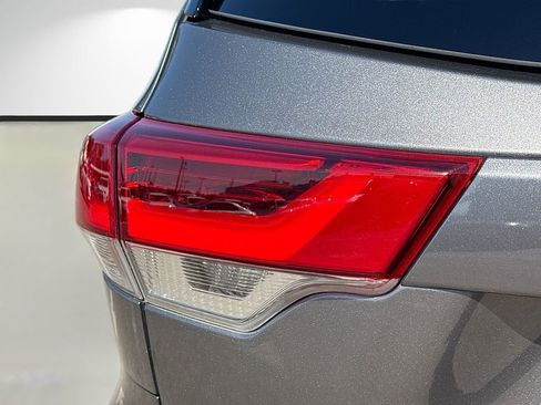 Used 2017 Toyota Highlander Limited image 10