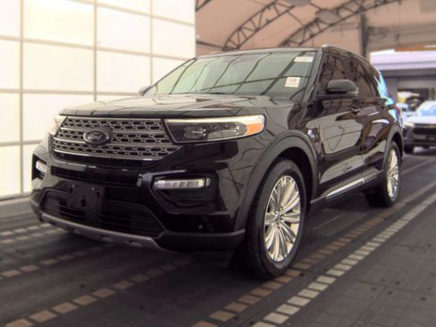 Used 2022 Ford Explorer Limited w/ Equipment Group 301A RWD image 2