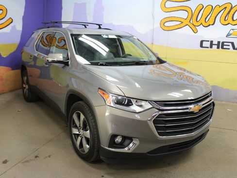 Used 2019 Chevrolet Traverse LT w/ LT Premium Package AWD/4WD image 2