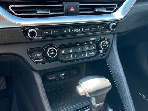 Used 2020 Kia Niro EX Premium FWD image 19