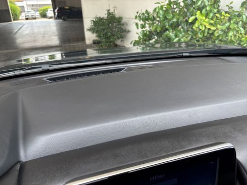 Used 2025 Nissan Rogue SV FWD image 17