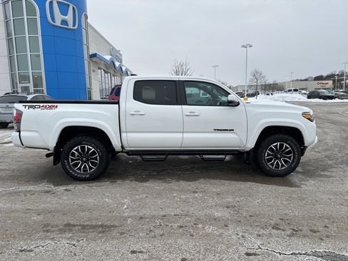 Used 2023 Toyota Tacoma TRD Sport image 2