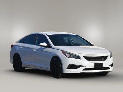 Used 2017 Hyundai Sonata SE image 3